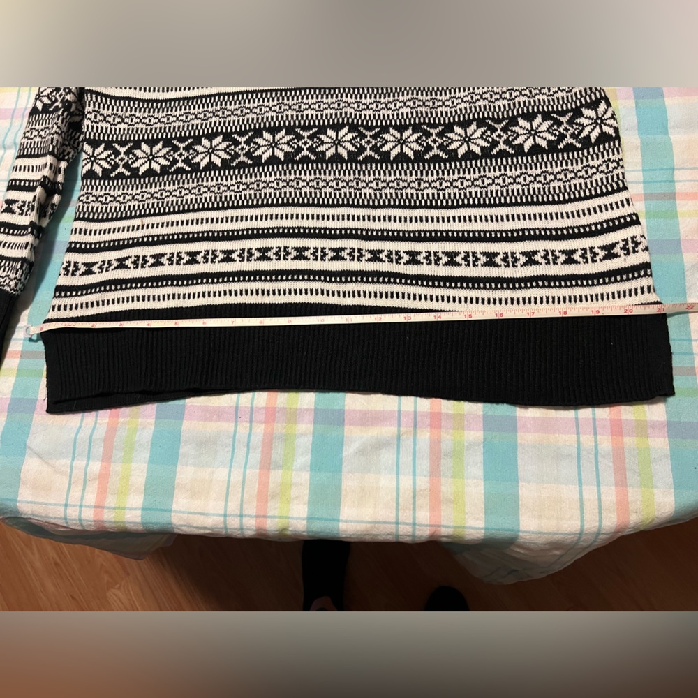 Pattern sweater with split side - Picture 6 of 6